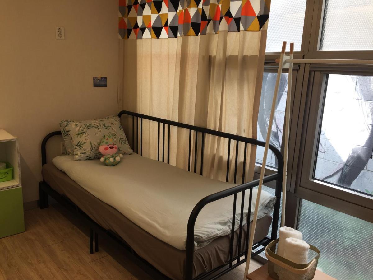 Inside Busan Hostel Экстерьер фото