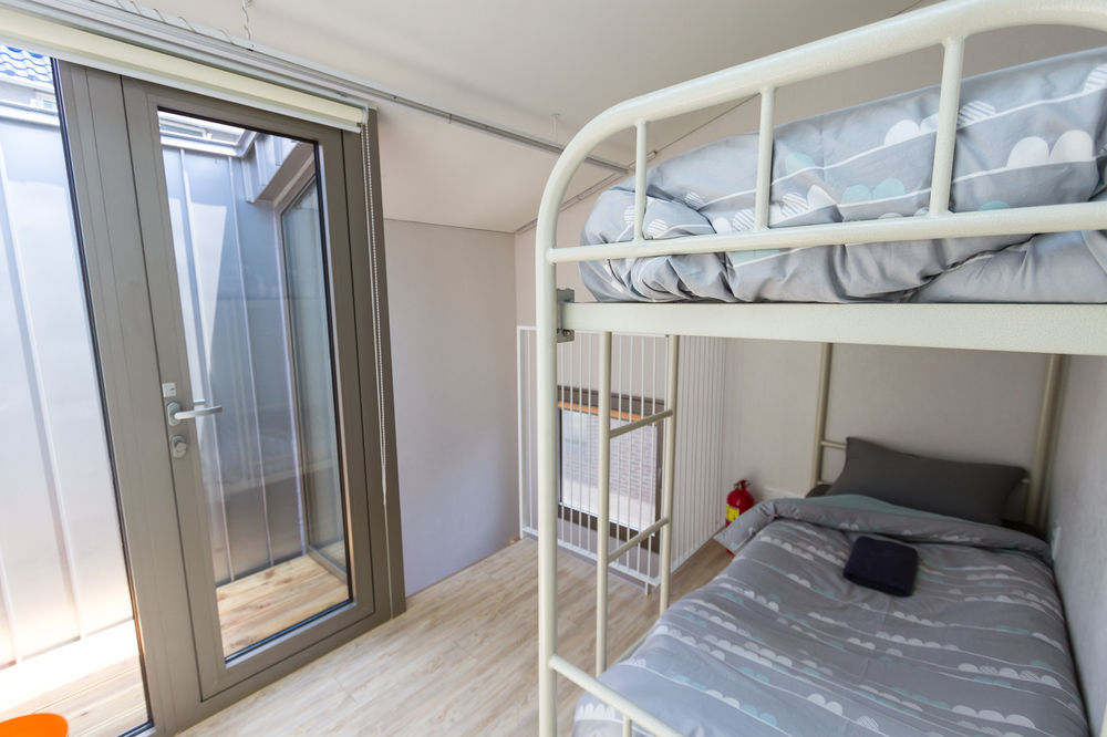 Inside Busan Hostel Экстерьер фото