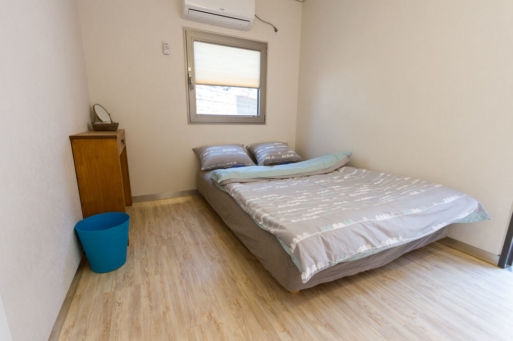 Inside Busan Hostel Экстерьер фото
