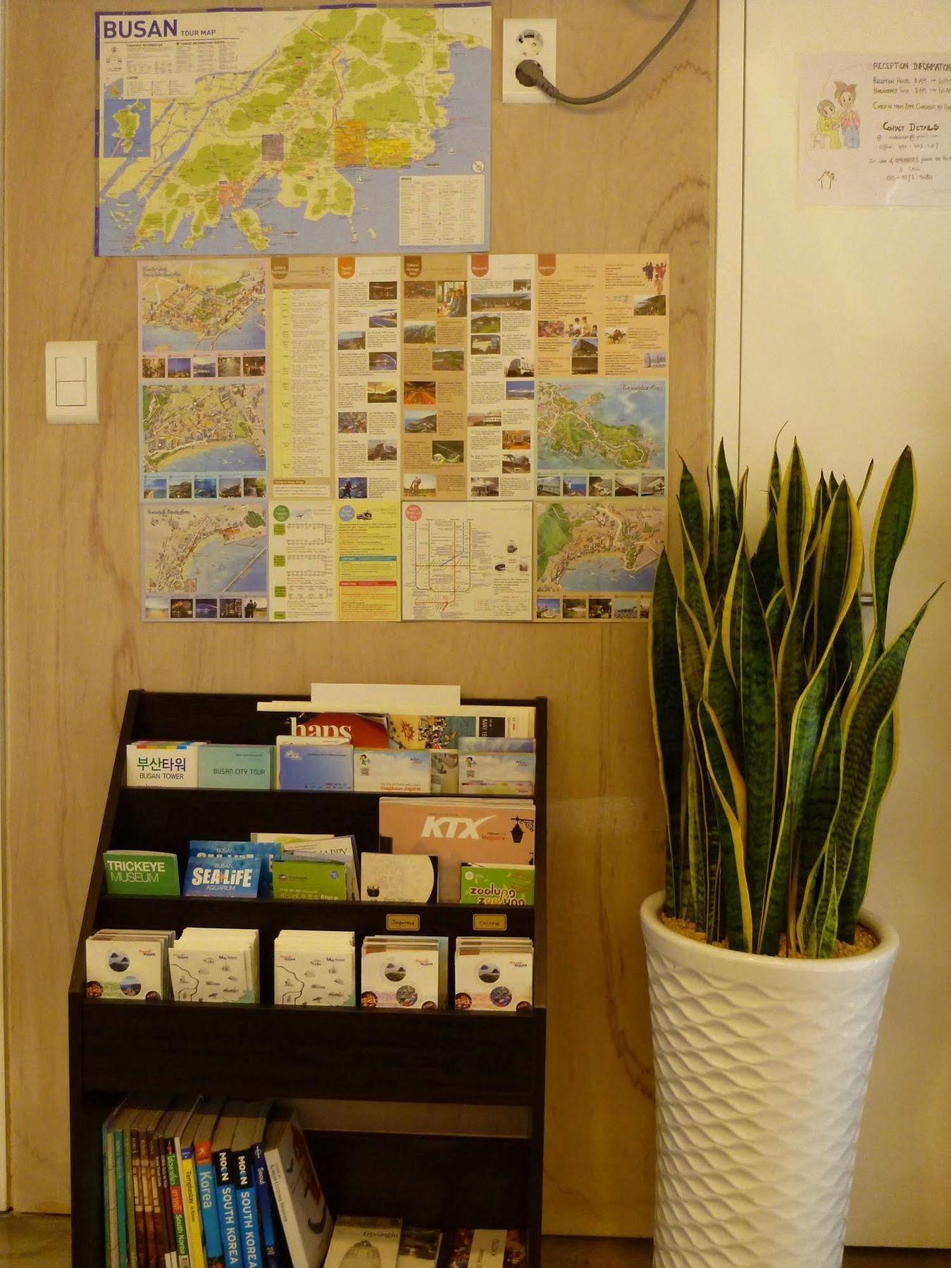 Inside Busan Hostel Экстерьер фото