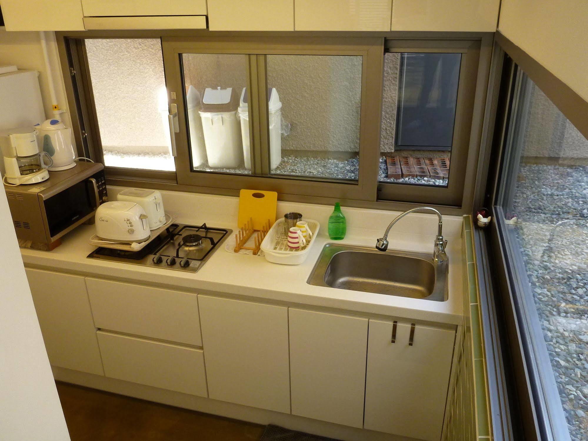 Inside Busan Hostel Экстерьер фото