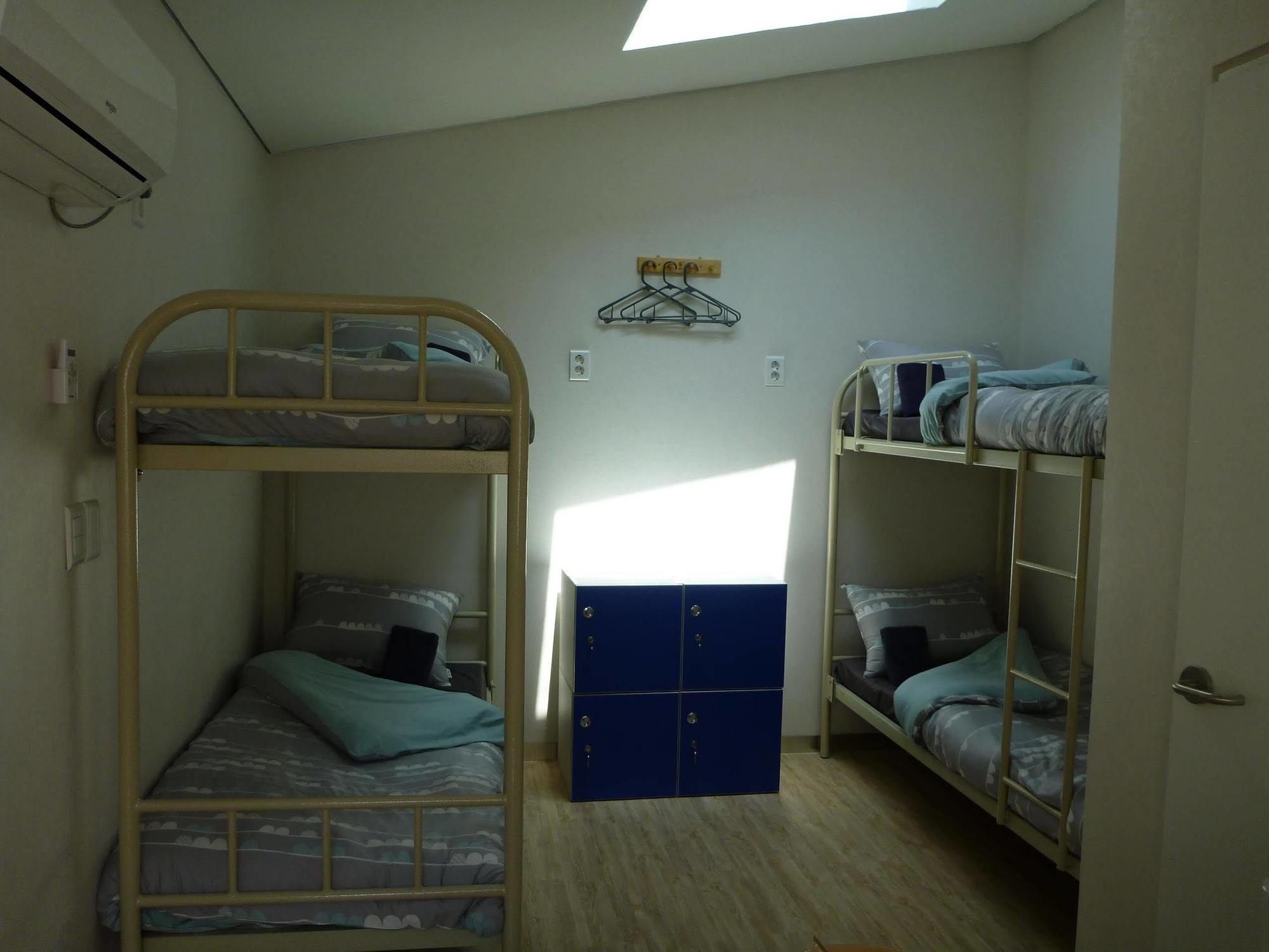 Inside Busan Hostel Экстерьер фото