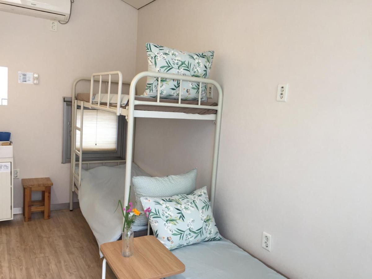 Inside Busan Hostel Экстерьер фото