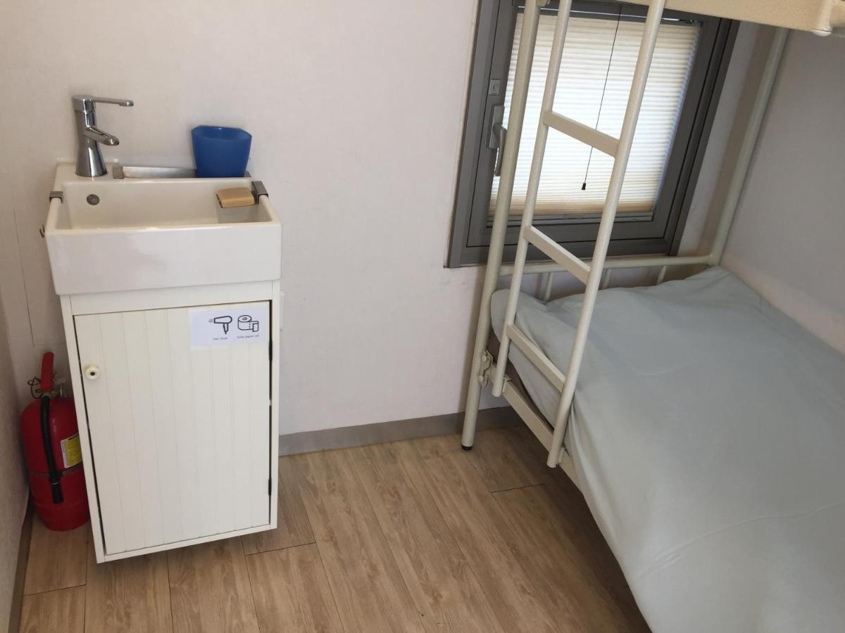 Inside Busan Hostel Экстерьер фото